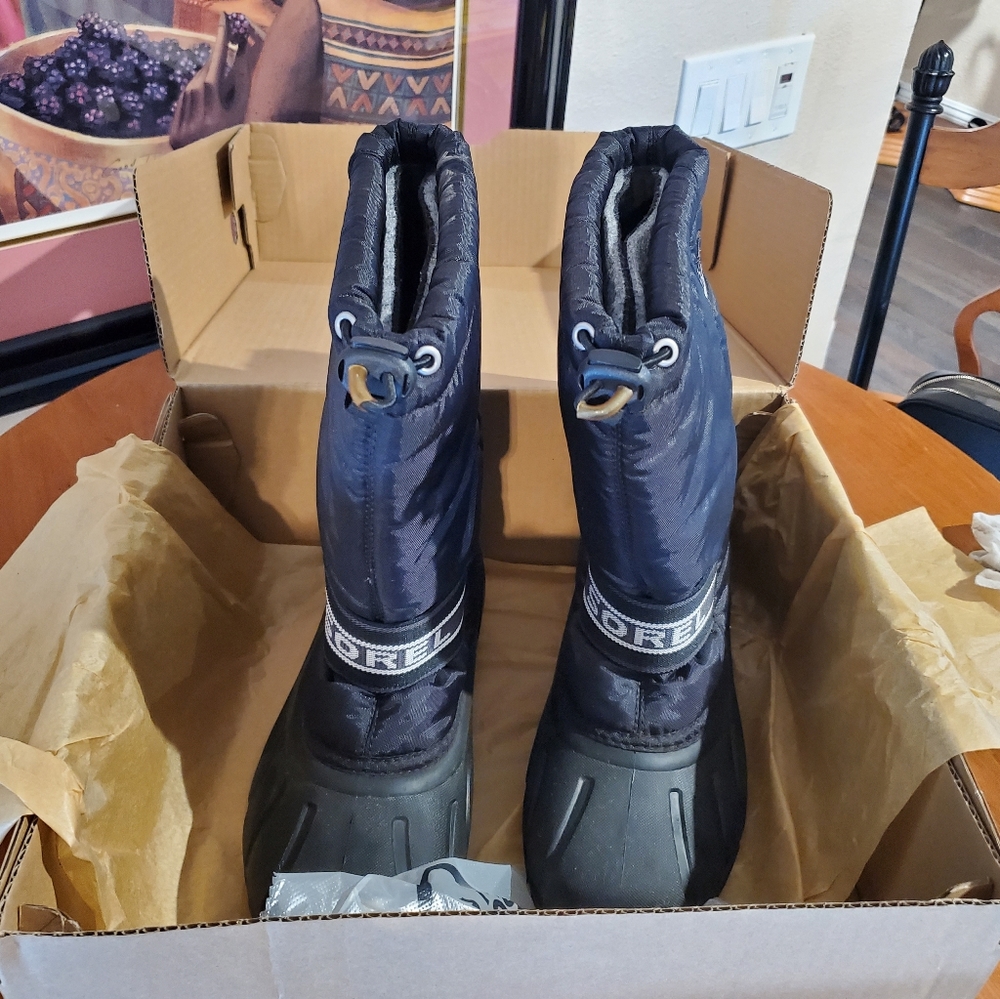 Snow Boots - Picture 3 of 5